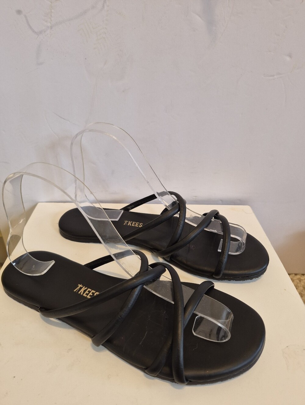 TKEES "Sloane" Black Leather Criss-Cross Flat Sandals Sz.7/38 $85 Made in Brazil